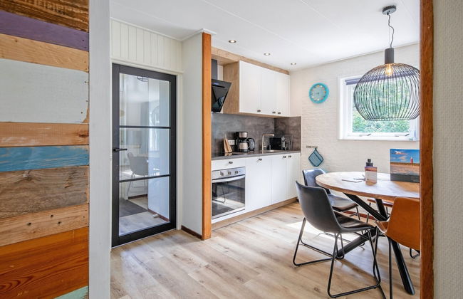 Cozy Holiday Home in Den Burg With hot tub - Foto 9