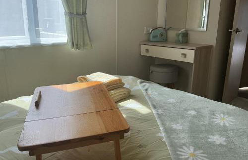 Hares Haven pet friendly sleeps 6 - Photo 9