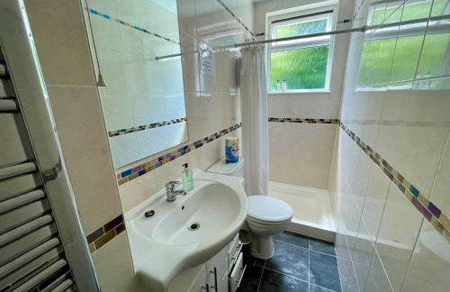 Waterside Cottage - Sleeps 11 on Grand Union Canal - Photo 19