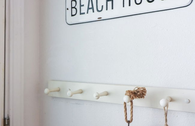 2nd Row Beach Home Ocean Views Old School Vibes - 1 min Walk to Sunny Beach - Foto 28