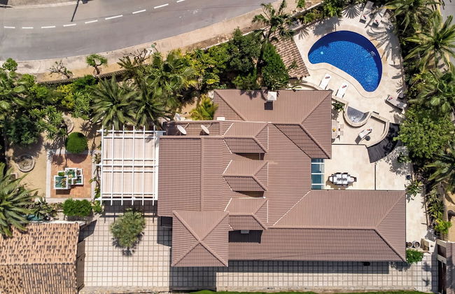 4bed Villa Sleeps 8- Pool, Garden, Bbq, Near Beach - Foto 50