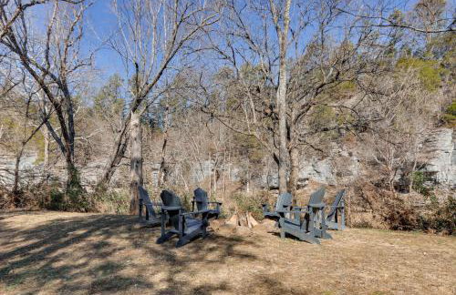 Riverfront Huntsville Cabin with Views and Kayaks! - Foto 25