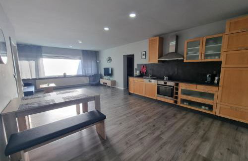 Gemütliche Ferienwohnung mit 1 Schlafzimmer, Wohnzimmer mit Schlafcouch & voll ausgestattete Küche - Foto 27