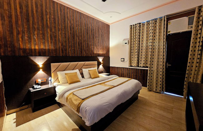 Shri Krishna Divine Dham - Photo 16