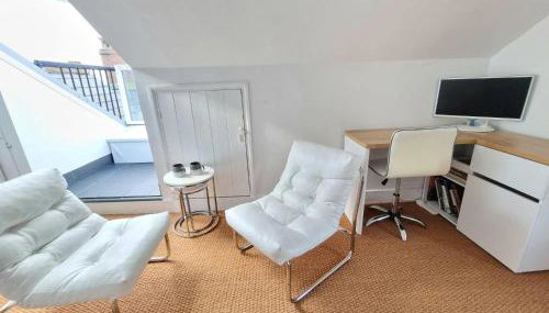 West Hill Retreat Seaview Balcony Loft Apartment & Free Offstreet Parking - Foto 5