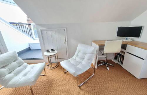 West Hill Retreat Seaview Balcony Loft Apartment & Free Offstreet Parking - Foto 5