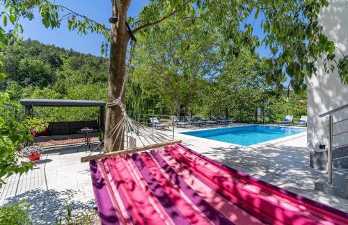 Villa Zara with 32 sqm heated Pool, Jacuzzi, Billiard, Tennis table, 8pax - Photo 7