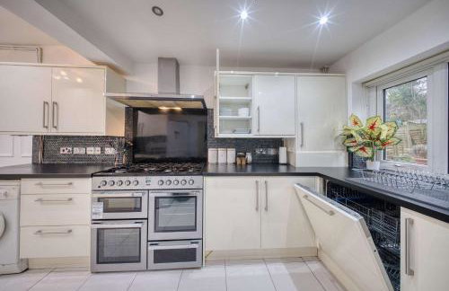 Modern 3BR Manchester Home Sleeps 7 Parking - Foto 20