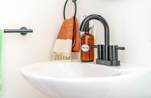 Jungle House Chillicothe Sleeps 24 Downtown Ohio Free Parking - Walk to Historic District - 5BR Luxury Home - Pet Friendly - King Beds - Over 5,800 Five Star Stays - Foto 17