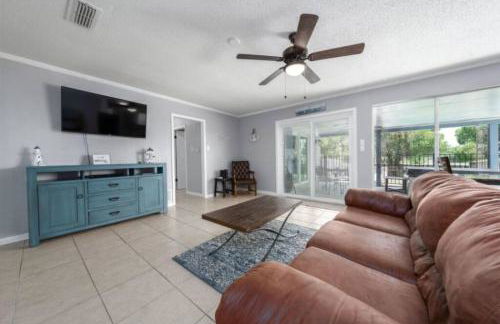 The Breezy Blue View with hot tub and pool - Foto 17