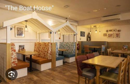 The Pink Lady with games table - Foto 35