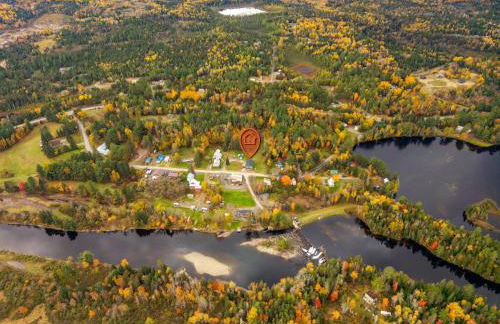 The Chalet - Spacious 7 bedroom near Sugarloaf, on Snowmobile and UTV trails, Hiking, Golf and Flagstaff Lake across the street - Foto 60