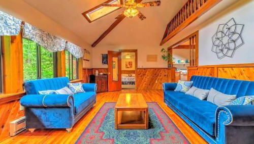 Cozy and Secluded Cabin with a Fireplace in the Poconos Mountains of Pennsylvania - Foto 3