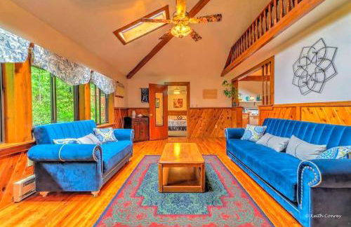 Cozy and Secluded Cabin with a Fireplace in the Poconos Mountains of Pennsylvania - Foto 3