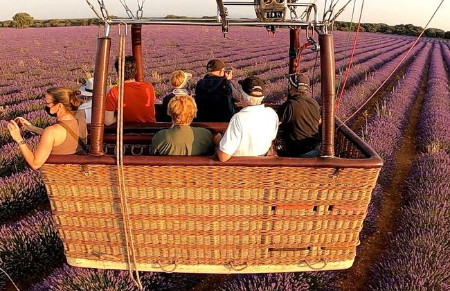 Paseo en globo por los campos de lavanda de Brihuega - Foto 1