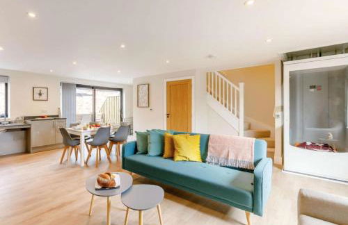 Fawn Cottage Disabled Adapted 3 Bedroom hot tub - Photo 2