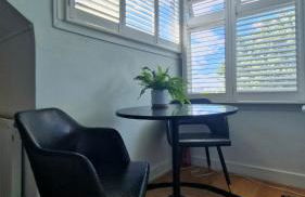 Charming Bright 2-Bed Heritage Flat, Battersea Park, London - Foto 29