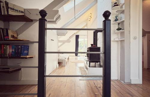 Denkmalgeschütztes Häuschen mit Schwimmteich - Foto 5