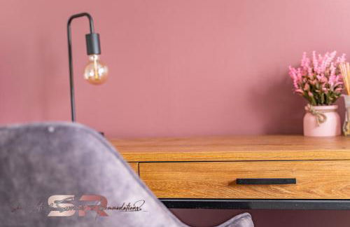 4-BR Hayes Home, Guests 8 - Ideal for Long term stays, Fast unlimited Wi-Fi - Foto 13