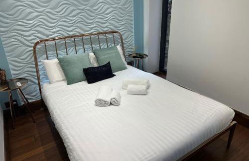 Unique Luxury Home in the heart of London. Air conditioned with private garden - Photo 11