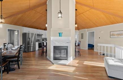 Pleasant Cove Waterfront Getaway With Fire Pit, Deck, and Lake Views - Foto 46