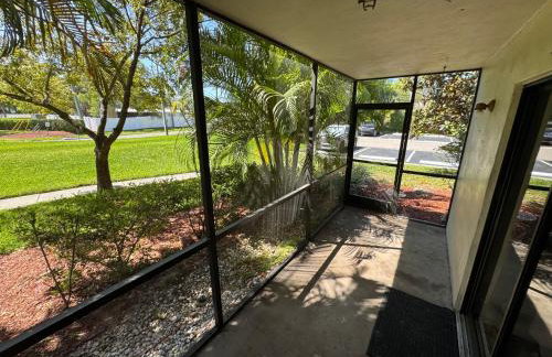 Cozy and Costal 10 Min to Beach Pool, Sauna, Pool table - Foto 15