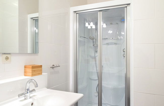 Appealing Apartment in Den Haag With Balcony, Terrace - Photo 43