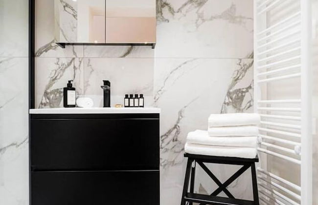 Gorgeous Apartment in old City Centre of Antwerp 1 - Photo 16