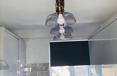 Bright, Spacious, modern Interior Decor 2 bedrooms Apartment with amazing views - Photo 35