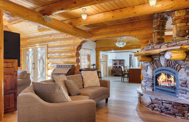 Pinetree Place by Avantstay Group Cabin w/ Hot Tub Minutes to the Lake - Photo 105