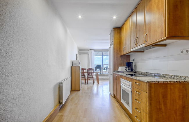 Centrally Heated Apt. in Roses - Photo 8