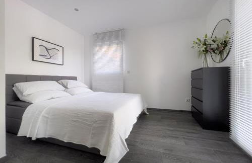 Modernes Wasserfront Wohnung, Terrasse, Parkplatz - Foto 22