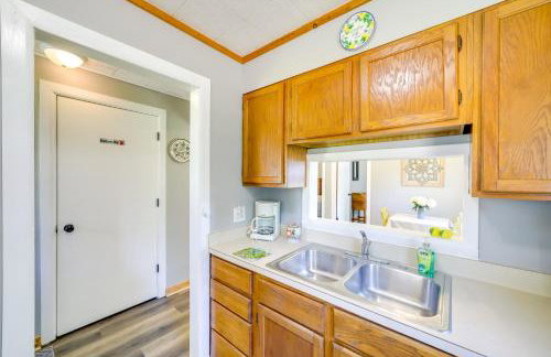 Wayland Retreat with Deck Walk to Downtown! - Foto 14