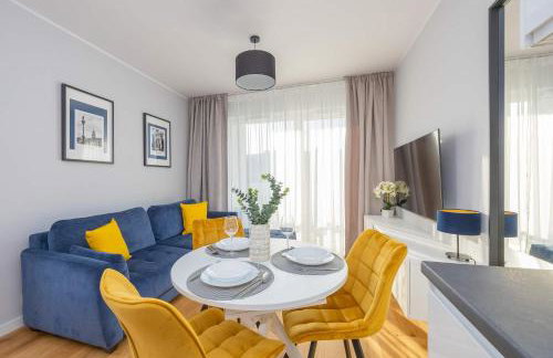 Elegant Apartment in Warsaw with Parking and Desk for Remote Work by Noclegi Renters - Foto 1