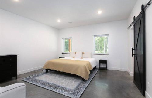 38-Acres of Luxury: 9BR, Indoor Pool, Gym, Near ND - Foto 22