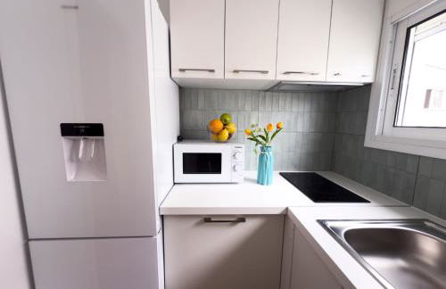 110 - Beachside Renovated 1BR apt 5 min from Beach - Photo 16