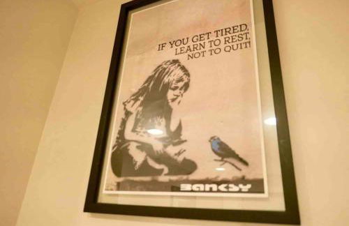 The Banksy-Free Parking -4 bedroom w King bed- Firepit Rooftop near United Center - Foto 45