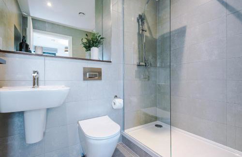 Bright Leeds City Centre 2-Bed Apt, Super-fast Wifi - Foto 10