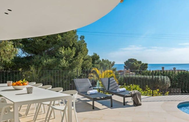 Relax in Luxury at This Stunning Seaside Villa - Photo 9