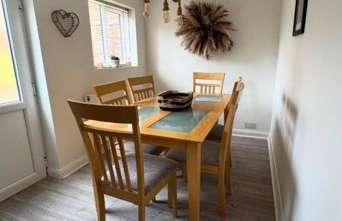 Cottage - Sleeps 4 - Pets Ok - Garden - Parking - Foto 8