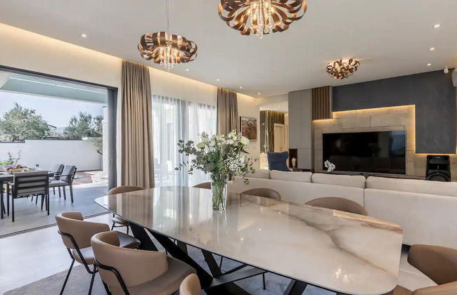 Sophisticated Oasis Residence Villa With Pool - Foto 10