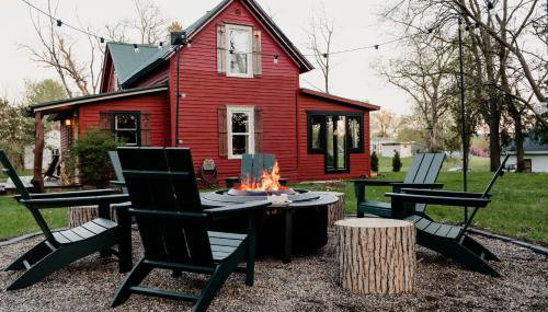 Charming Cabin with Hot Tub & Fire Pit - Foto 3