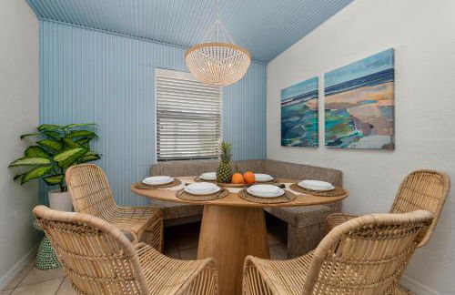 Walk to Beach, Heated Pool, Dog-Friendly, Firepit - Foto 18