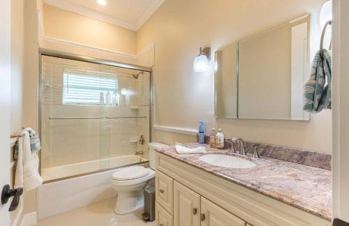 Chill & Spacious 3BR - Beaches & Backyard Fun - Foto 29