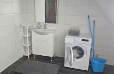 Schöne Vollausgestattete Monteurs- Gästewohnung in der Gartenstadt Leuna und nähe Geiseltalsee für 4 Personen 2209 - Foto 7