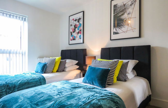 Tudors eSuites Park Central Townhouse Garden and Parking - Foto 2