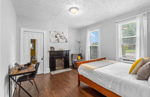 Stylish King Bed, 2BDRM, 1 Mile to DTWN, Game Room - Foto 1