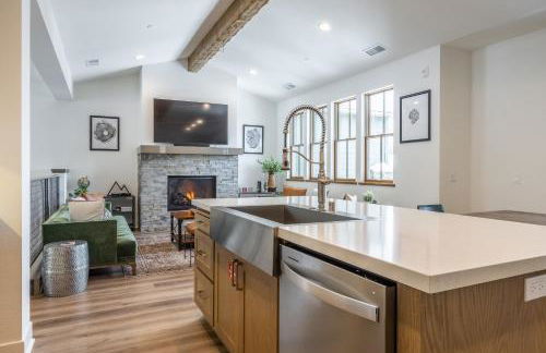 Newly Built Updated 3 Bed 2 and a half bath Creekhouse at Snowcrk Resort 1463 Amazing Mountain Views - Photo 22