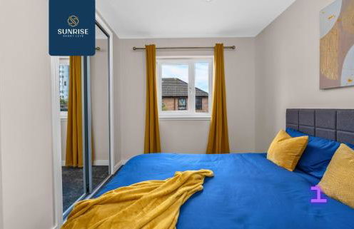 L2 - INVOICE and REDUCED PRICE only via SUNRISE SHORT LETS DUNDEE, Stunning 4 Bed House with 6 Beds and 3 bathrooms, TVs in each room, Free Parking, Fully Equipped, Local Amenities, Easy Ring Road Access, Special Rates and ONLY 9 Mins to STANNERGATE Ports - Foto 2