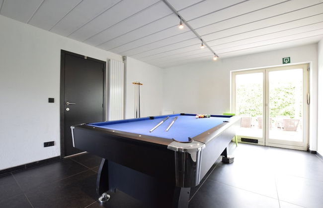 Luxury Villa With Pool - Photo 28